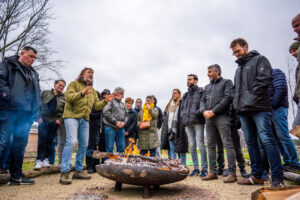 Marches sur le feu pour le développement de l'esprit d'équipe