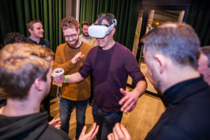 VR teambuilding met Richies plank